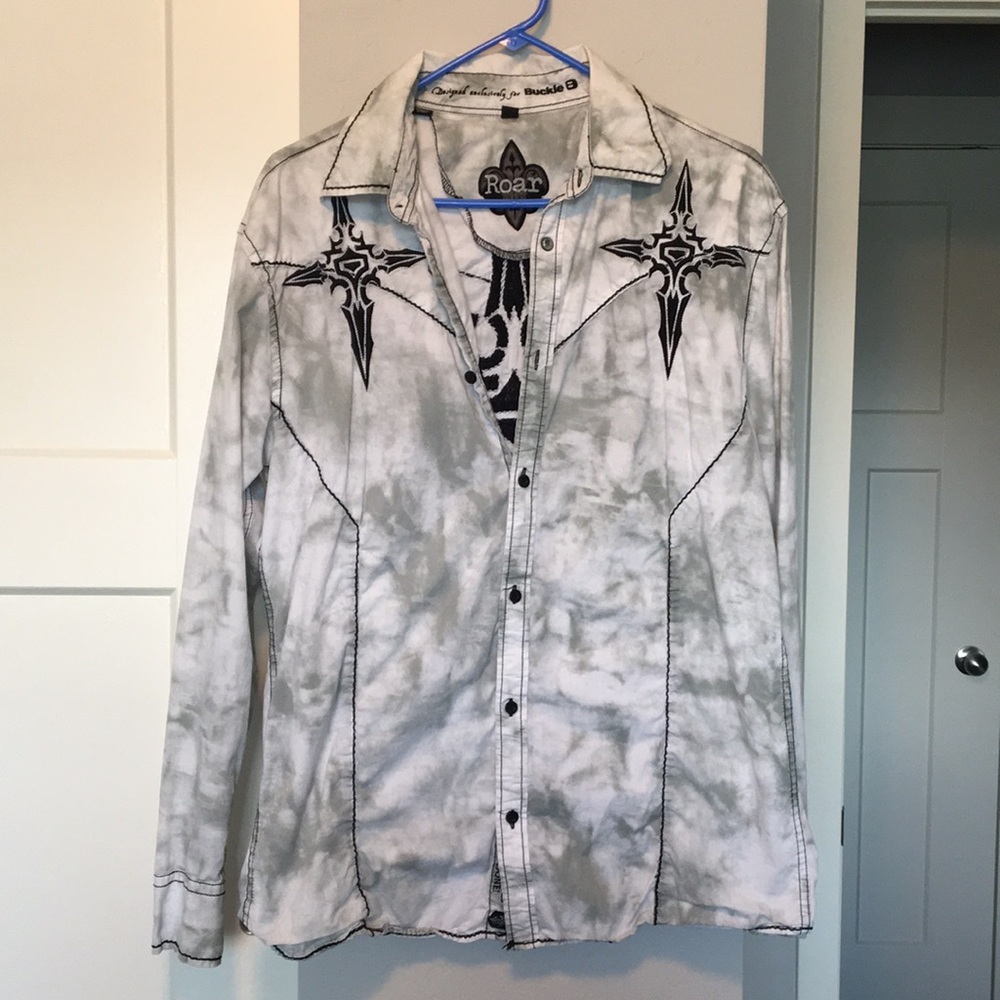 Men’s Roar Button Up